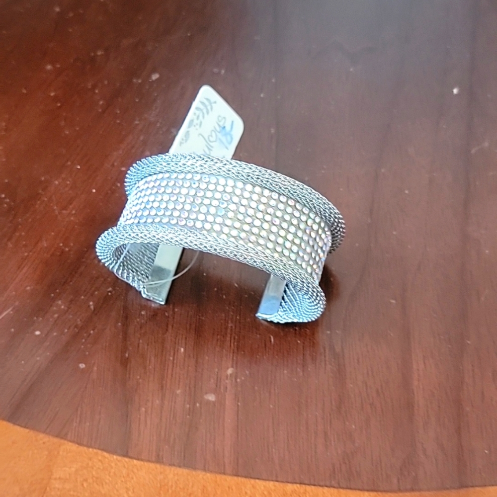 Bangle bracelet